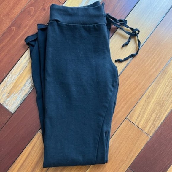 Brandy Melville Hilary Yoga Pants Black - One Size (Sold Out Online) - Picture 2 of 3
